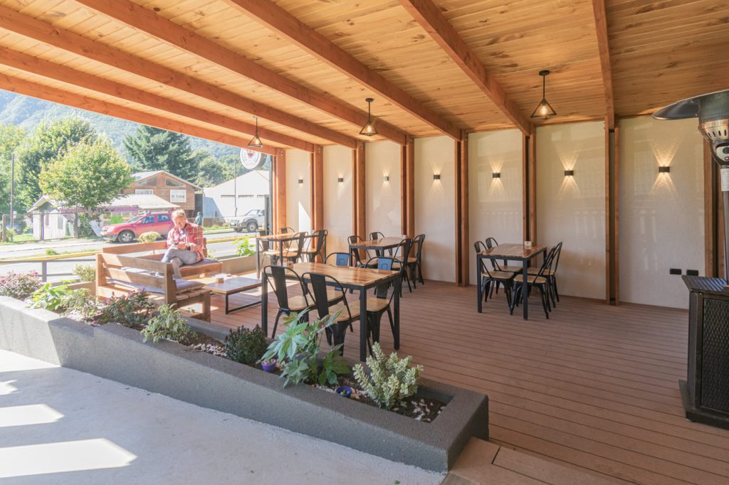 Construcción de casa moderna en Pucón con gestión completa de proyecto y obra